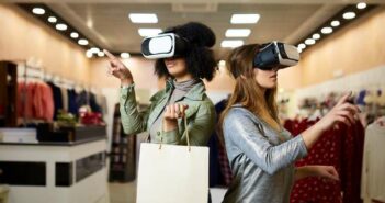 Vision Picking von Teamviewer in der Google Cloud: Augmented Reality für Shopping ( Foto: Shutterstock- Artie Medvedev )