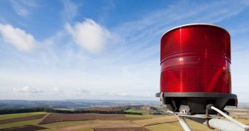 Neue Gesetze: Windparks müssen nächtliches Blinken beenden (Foto: AdobeStock - contrastwerkstatt 27086192)