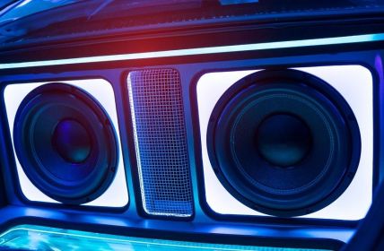 Auto-Audio-Markt weltweit erreicht 2024 über zehn Milliarden (Foto: AdobeStock - xiaoliangge - 265566311)