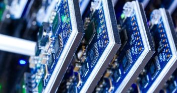 Skalierbare Lagerlösungen für elektronische Bauteile mit drei Schutzstufen (Foto: btv technologies GmbH)